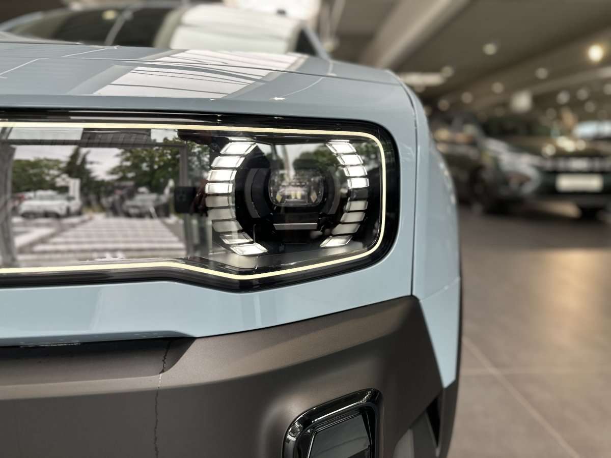 Fahrzeugbild eines Renault 4 E-TECH