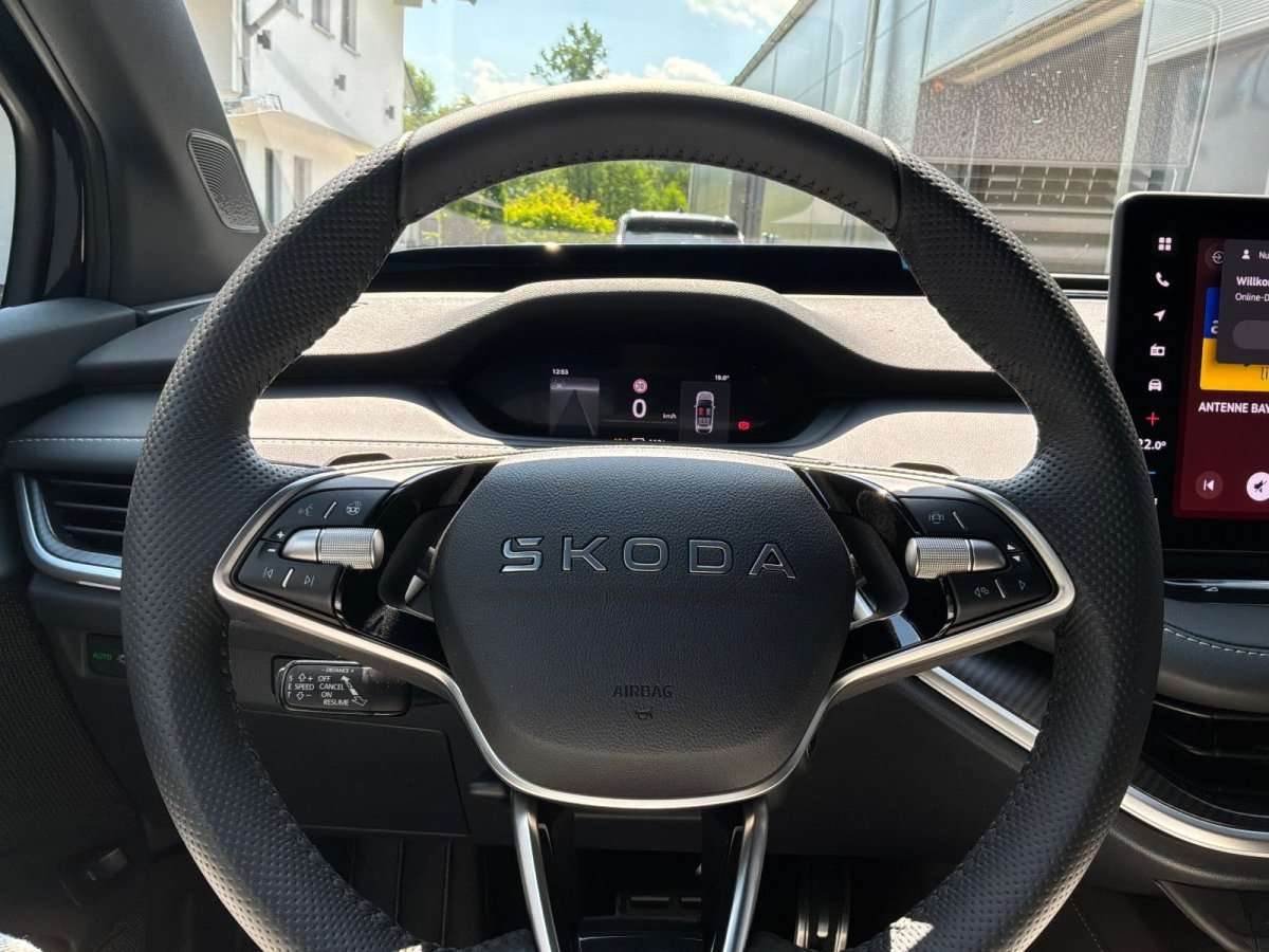 Fahrzeugbild eines Skoda ELROQ