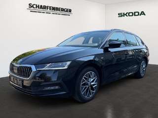 Schräge Frontansicht auf einen Skoda Octavia , freigestellt