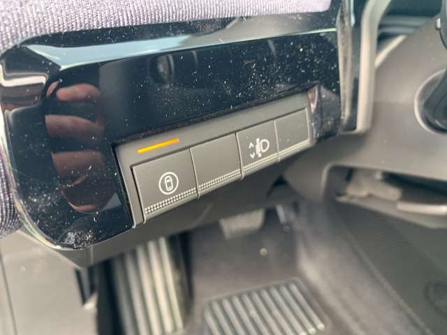 Fahrzeugbild eines Renault 4 E-TECH