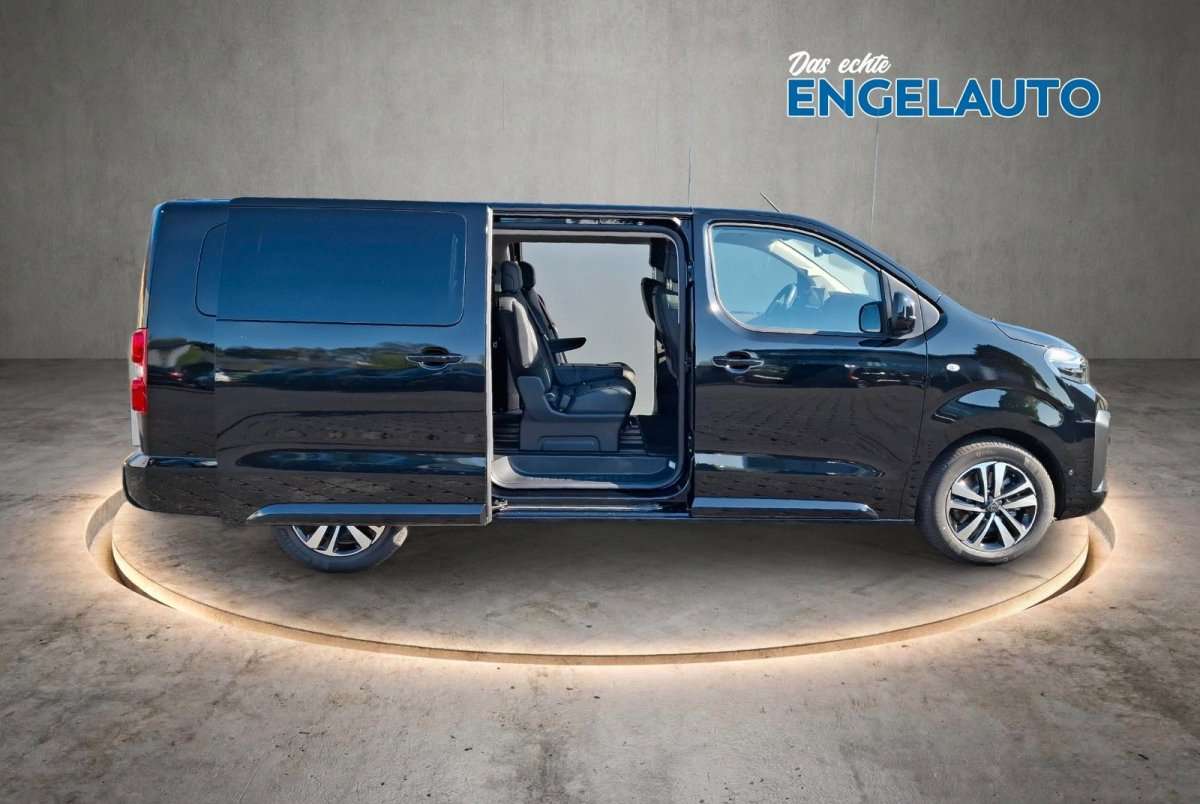 Fahrzeugbild eines Peugeot Traveller