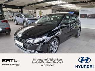 Schräge Frontansicht auf einen Hyundai i20 , freigestellt