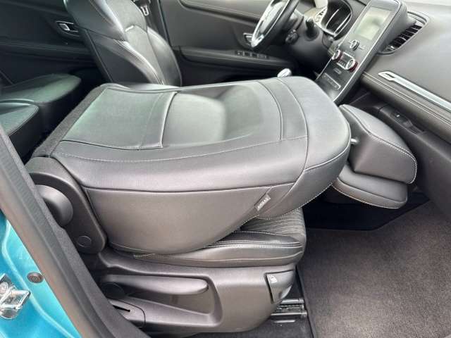 Fahrzeugbild eines Renault Grand Scénic