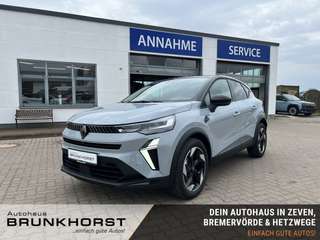 Schräge Frontansicht auf einen Renault Captur , freigestellt