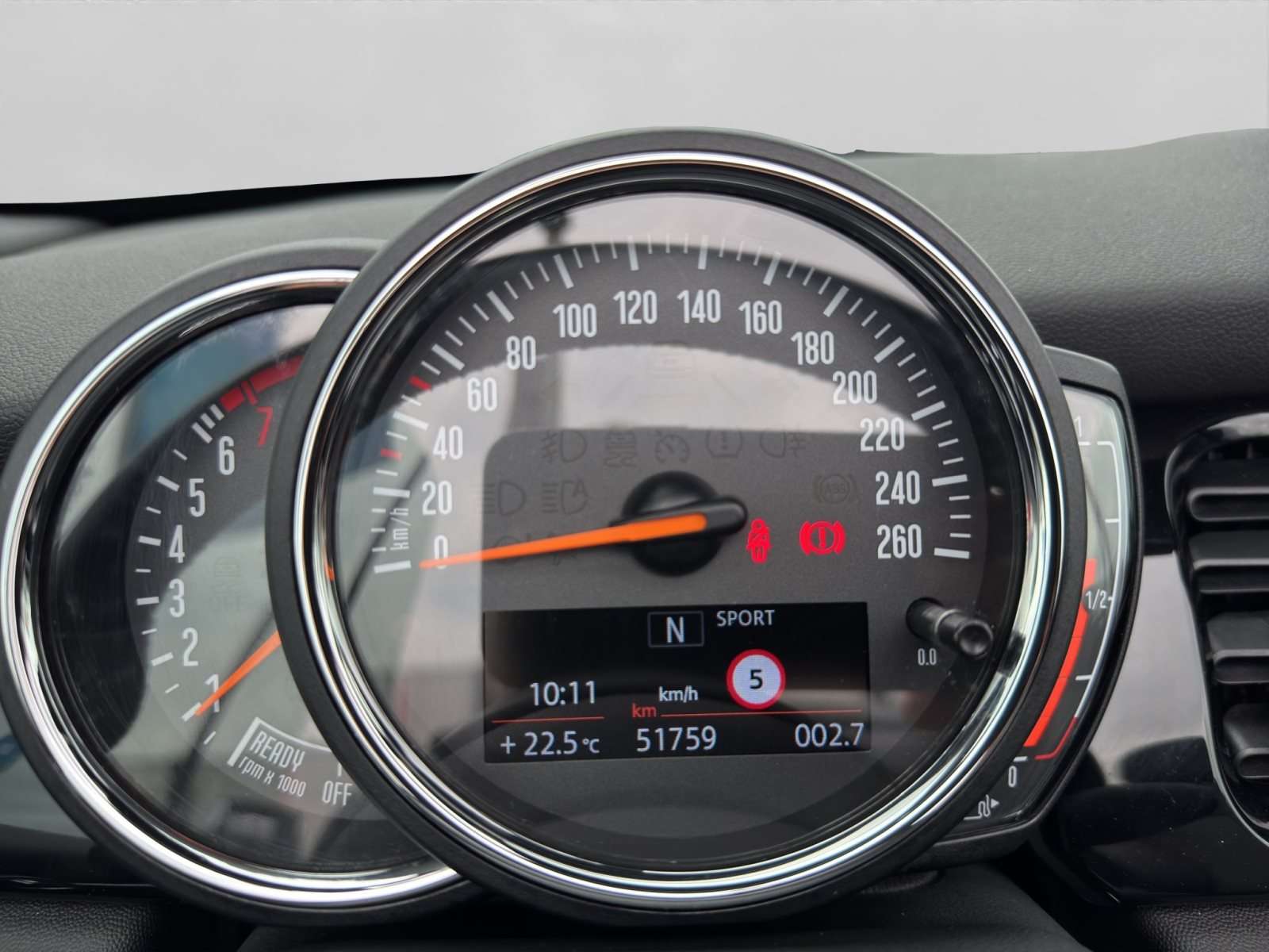 Fahrzeugbild eines MINI COOPER