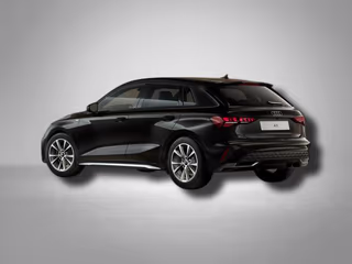 Schräge Frontansicht auf einen Audi A3 , freigestellt