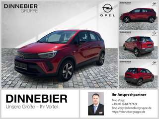 Schräge Frontansicht auf einen Opel Crossland X , freigestellt