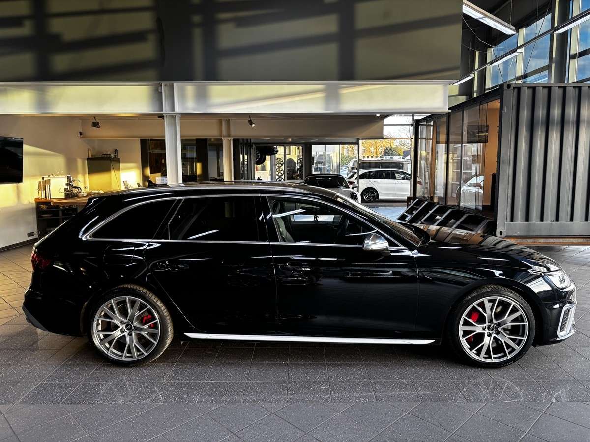 Fahrzeugbild eines Audi S4