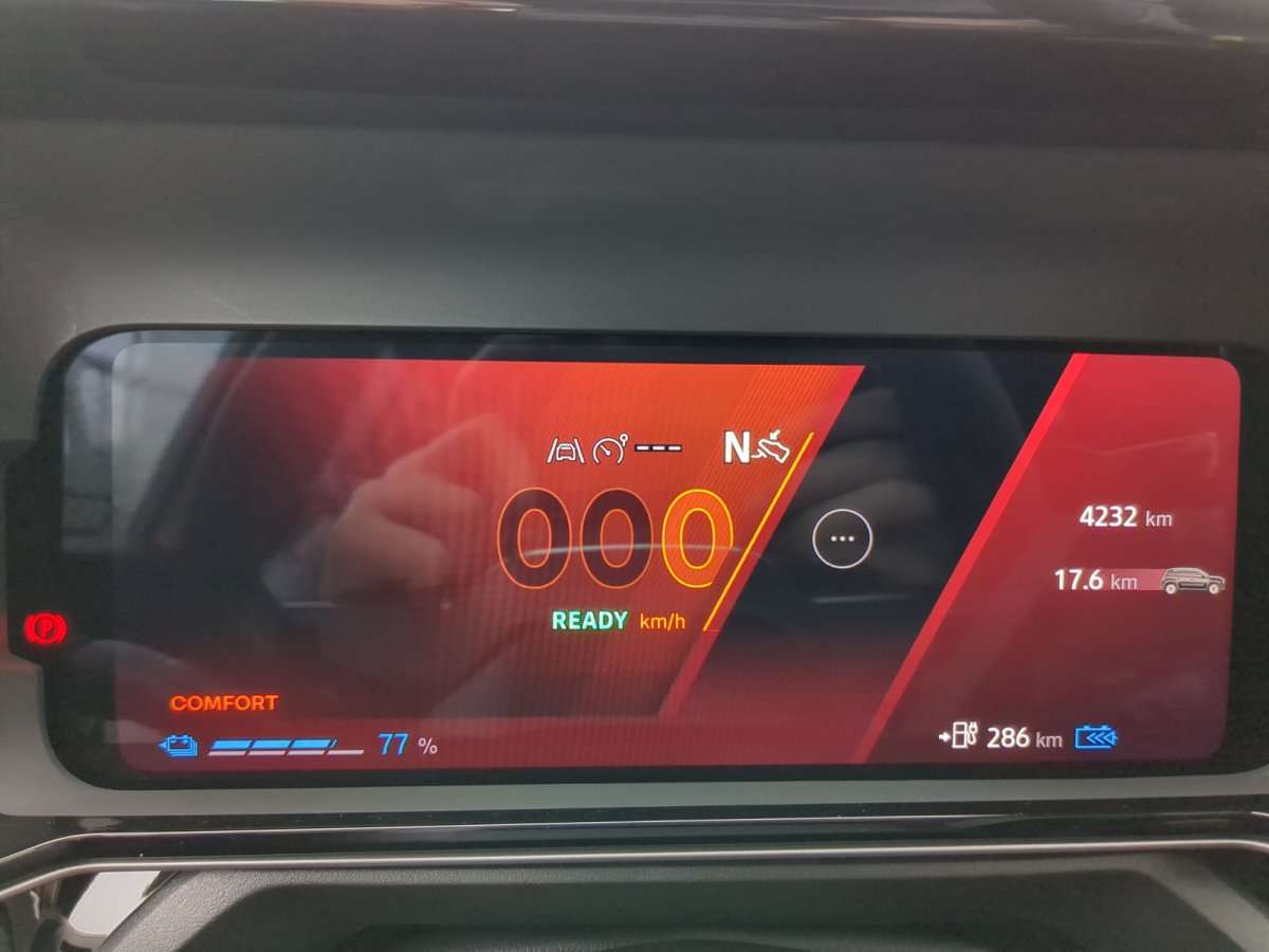 Fahrzeugbild eines Renault 4 E-TECH