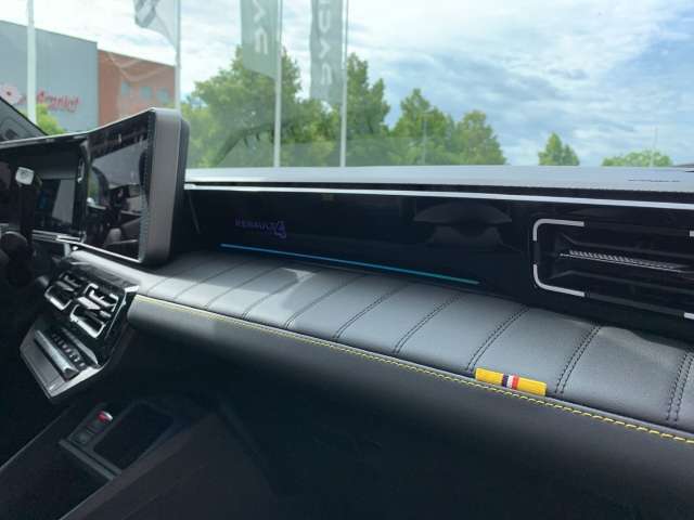 Fahrzeugbild eines Renault 4 E-TECH