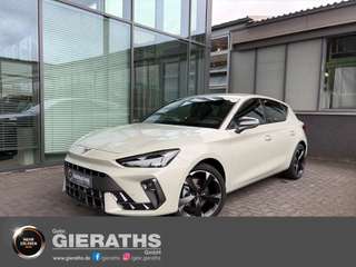 Schräge Frontansicht auf einen CUPRA Leon , freigestellt