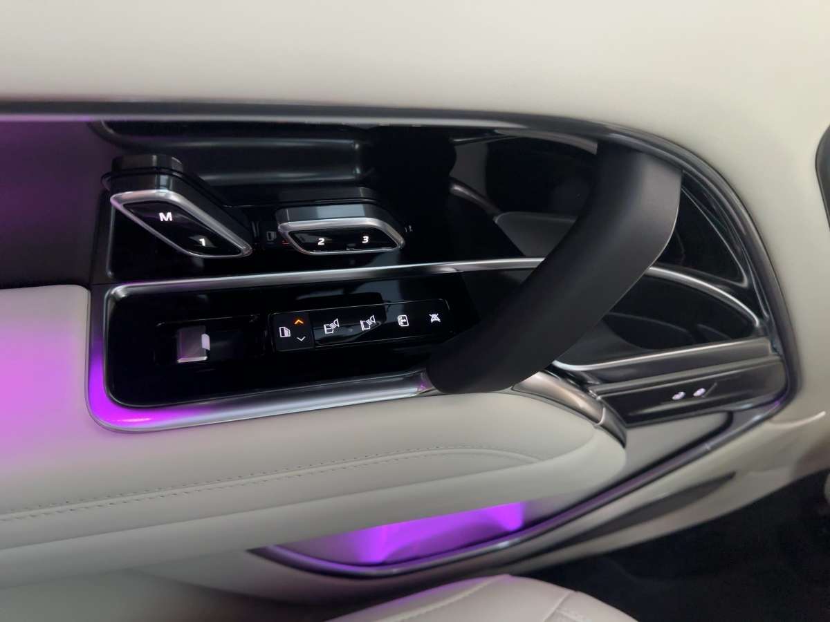 Fahrzeugbild eines Land Rover Range Rover