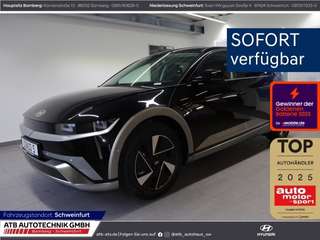 Schräge Frontansicht auf einen Hyundai IONIQ 5 , freigestellt