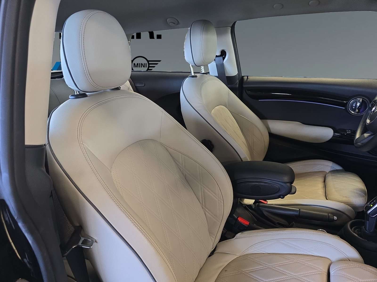 Fahrzeugbild eines MINI COOPER