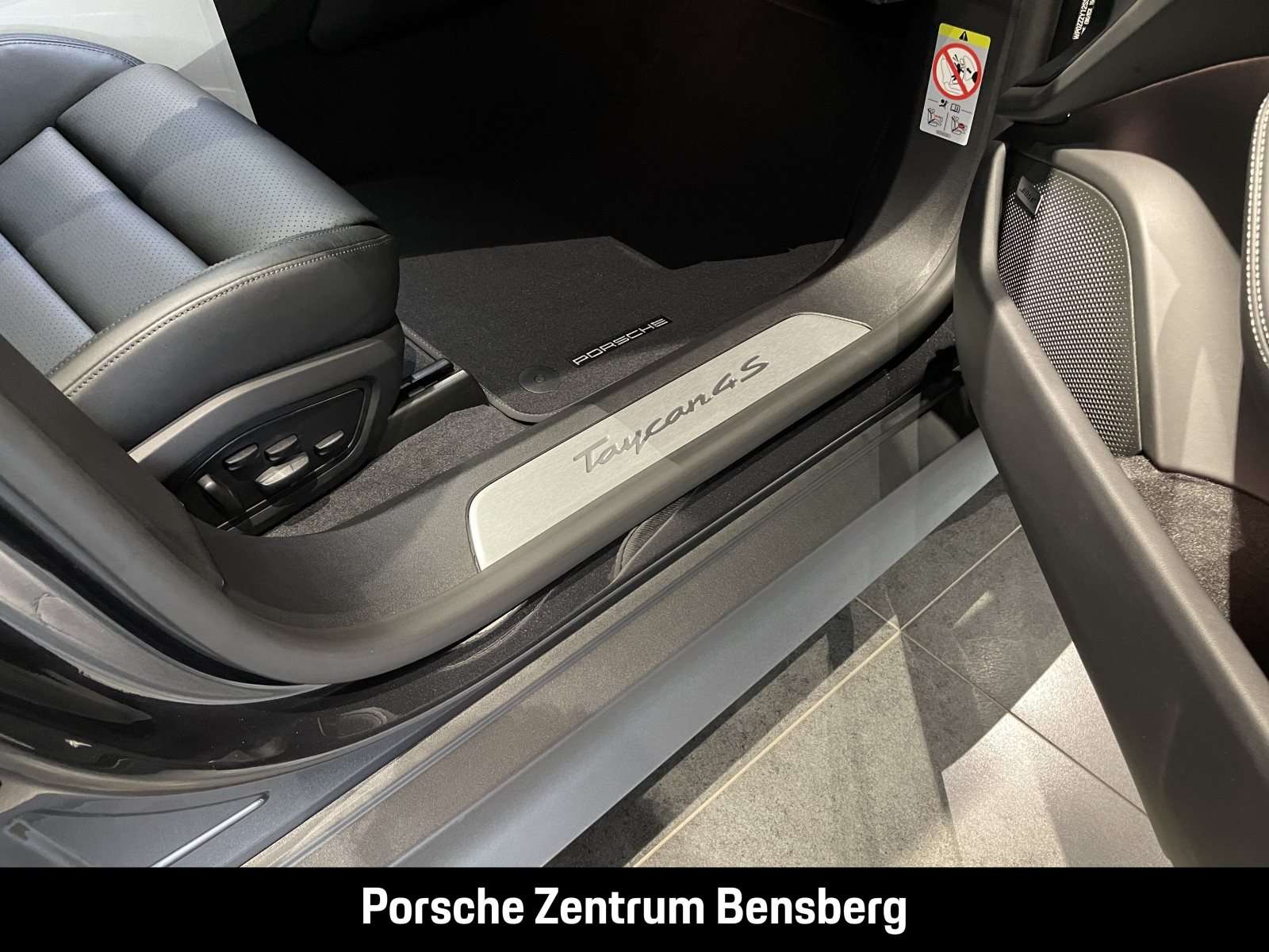 Fahrzeugbild eines Porsche Taycan