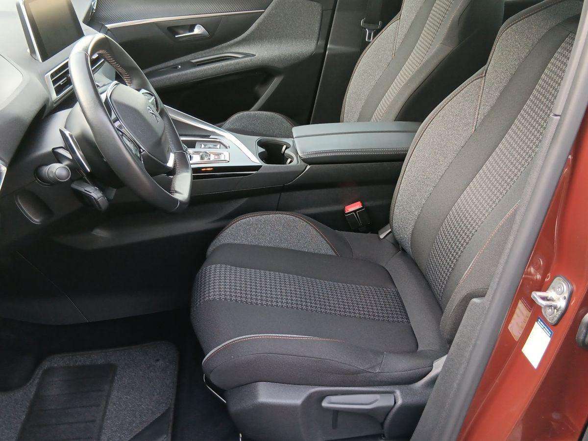 Fahrzeugbild eines Peugeot 5008