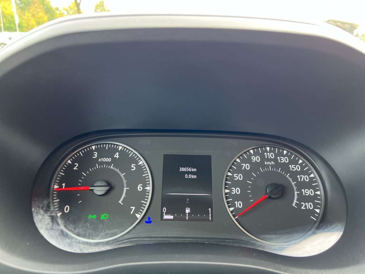 Fahrzeugbild eines Nissan Interstar