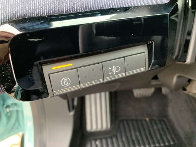 Fahrzeugbild eines Renault 4 E-TECH