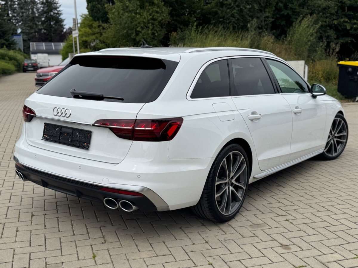 Fahrzeugbild eines Audi S4