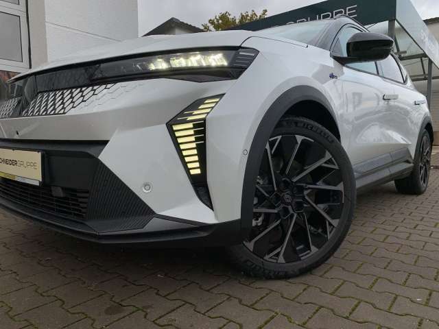 Fahrzeugbild eines Renault Scenic E-TECH