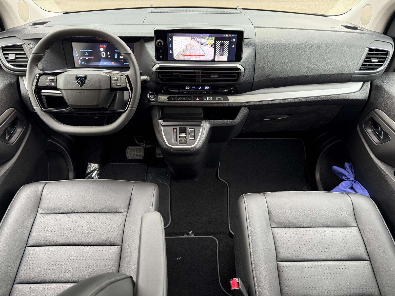 Fahrzeugbild eines Peugeot Traveller