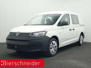 Schräge Frontansicht auf einen Volkswagen Caddy , freigestellt