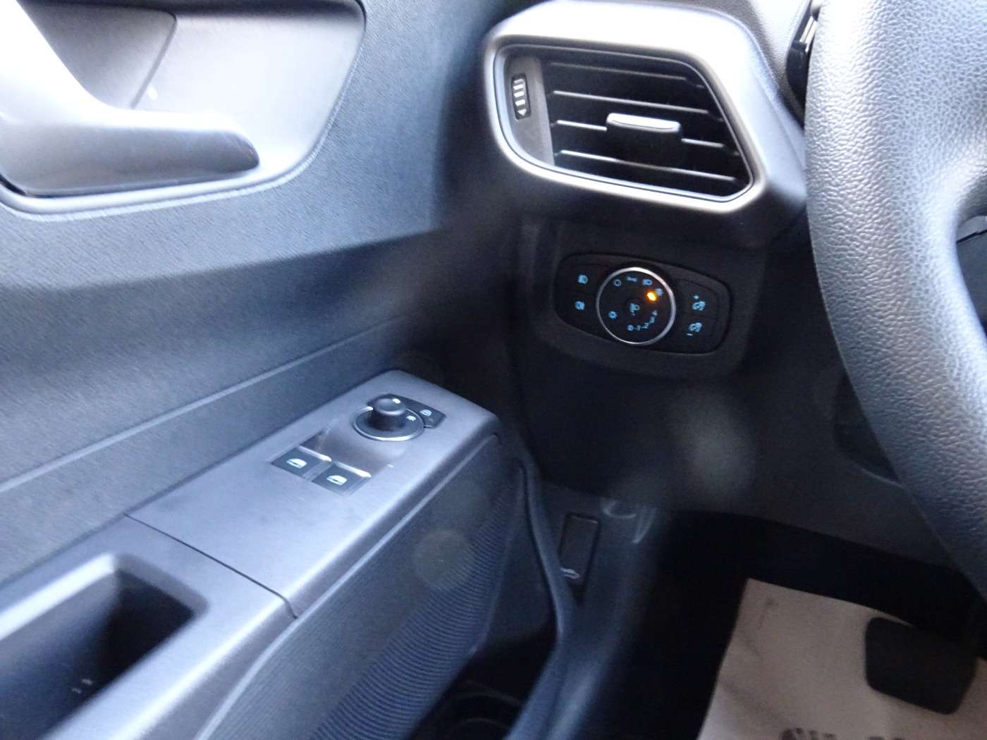 Fahrzeugbild eines Ford Transit Courier