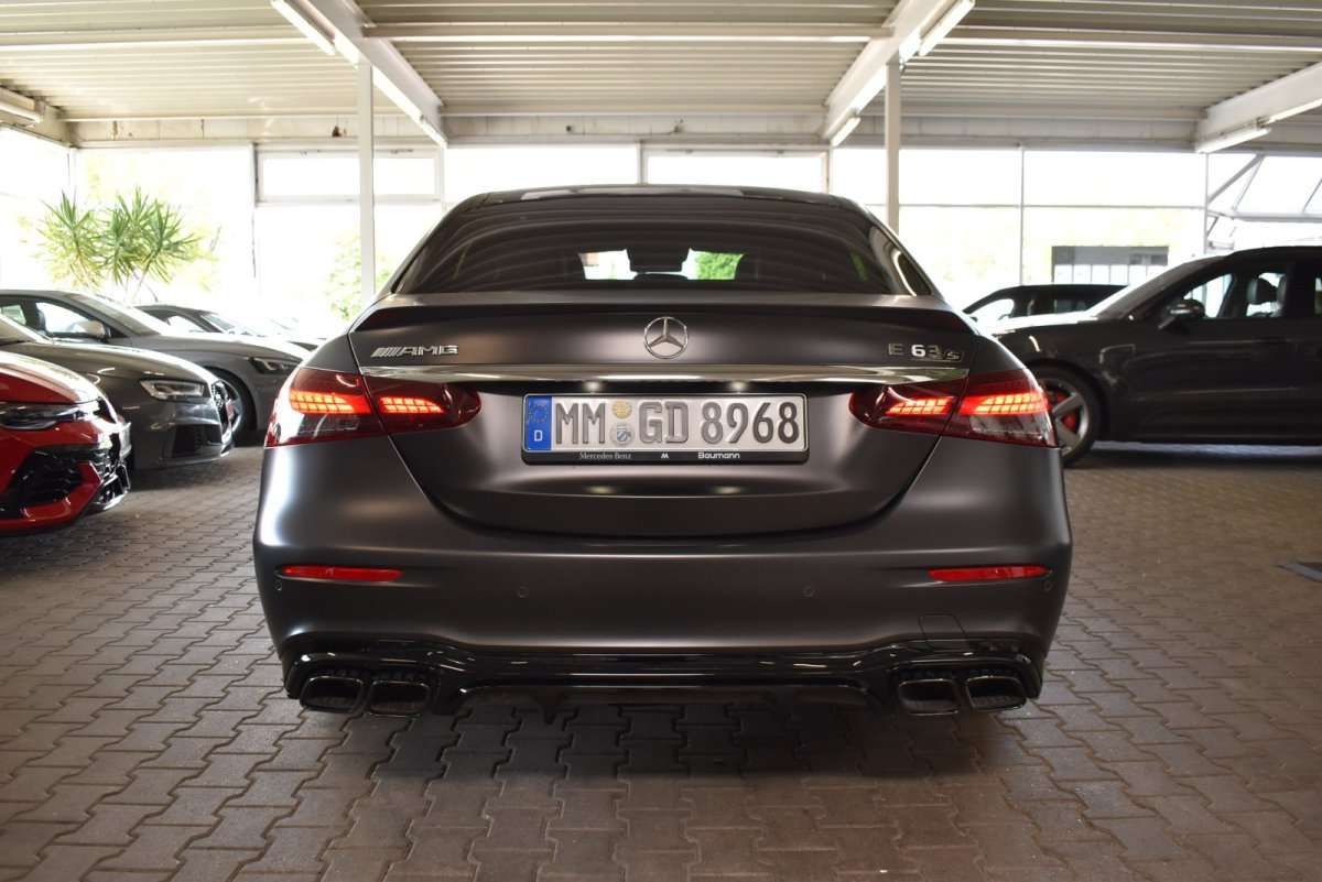 Fahrzeugbild eines Mercedes-Benz E-Klasse