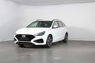 Schräge Frontansicht auf einen Hyundai i30 , freigestellt