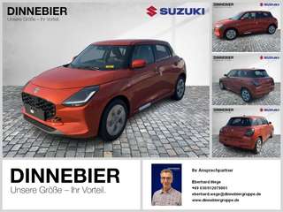 Schräge Frontansicht auf einen Suzuki Swift , freigestellt