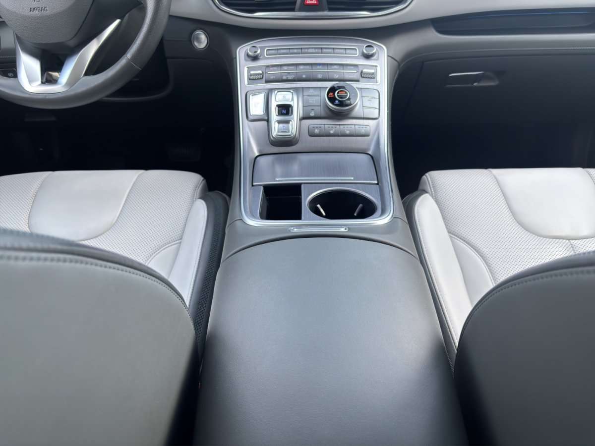 Fahrzeugbild eines Hyundai Santa Fe