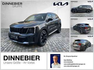 Schräge Frontansicht auf einen Kia Sorento , freigestellt