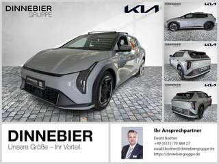 Schräge Frontansicht auf einen Kia EV4 , freigestellt