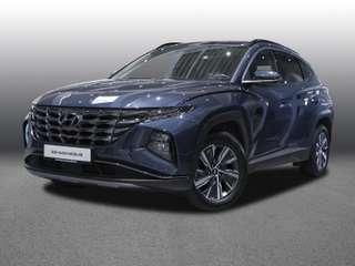 Schräge Frontansicht auf einen Hyundai Tucson , freigestellt