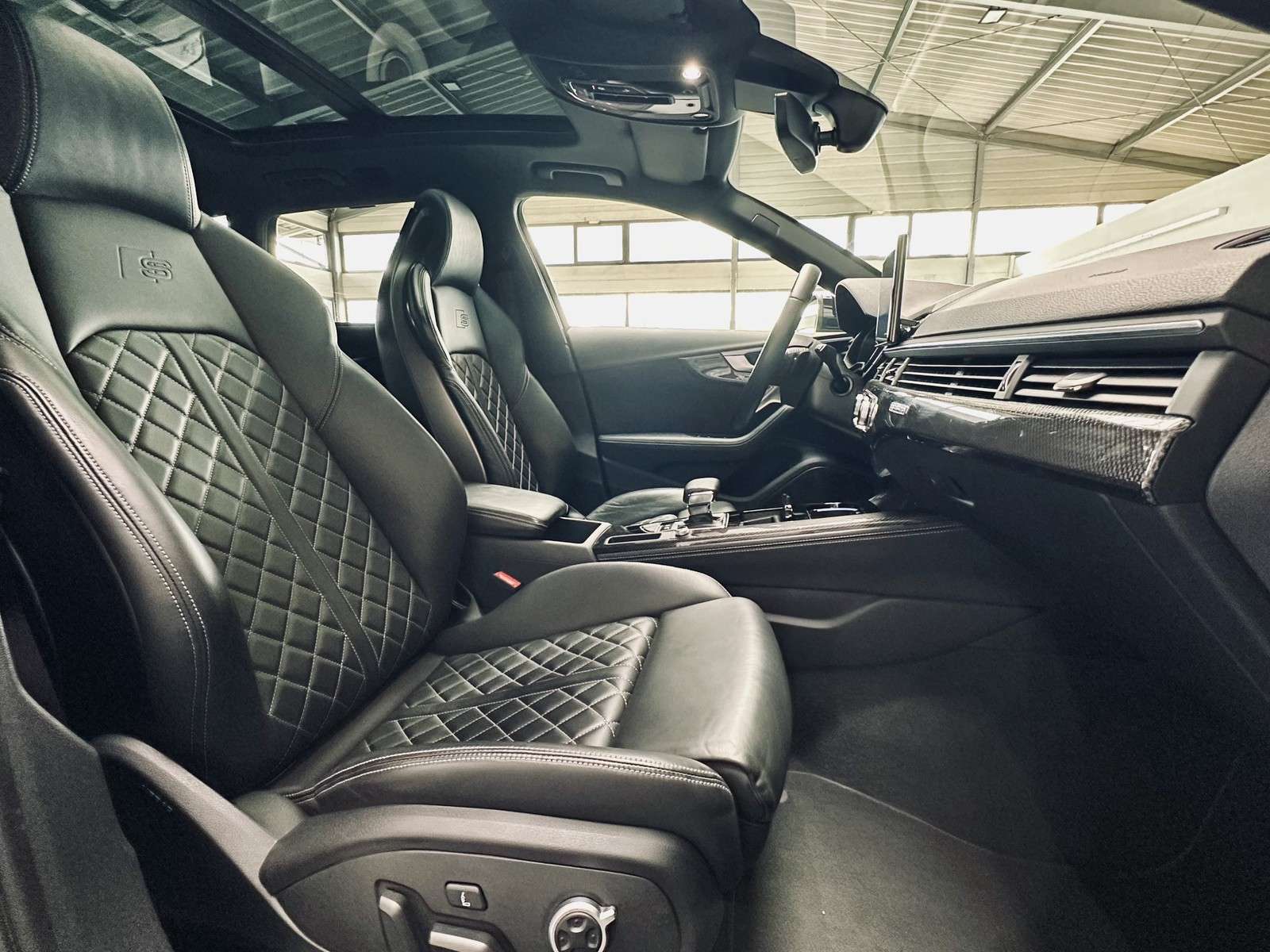 Fahrzeugbild eines Audi S4