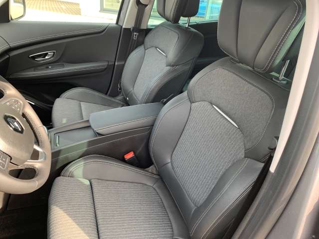 Fahrzeugbild eines Renault Grand Scénic