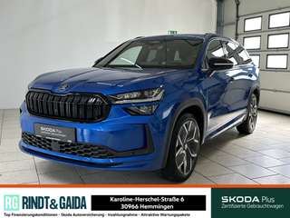 Schräge Frontansicht auf einen Skoda Kodiaq , freigestellt