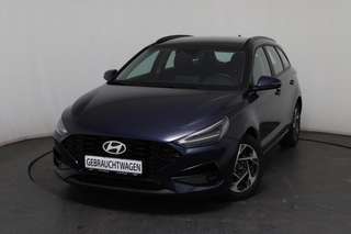 Schräge Frontansicht auf einen Hyundai i30 , freigestellt