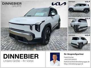 Schräge Frontansicht auf einen Kia EV2 , freigestellt