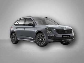 Schräge Frontansicht auf einen Skoda Kamiq , freigestellt