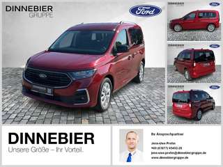 Schräge Frontansicht auf einen Ford Tourneo Connect , freigestellt
