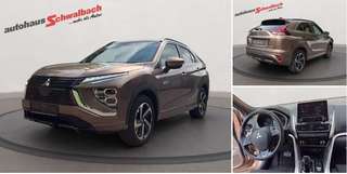 Schräge Frontansicht auf einen Mitsubishi Eclipse Cross , freigestellt