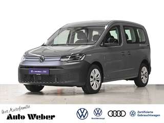 Schräge Frontansicht auf einen Volkswagen Caddy , freigestellt