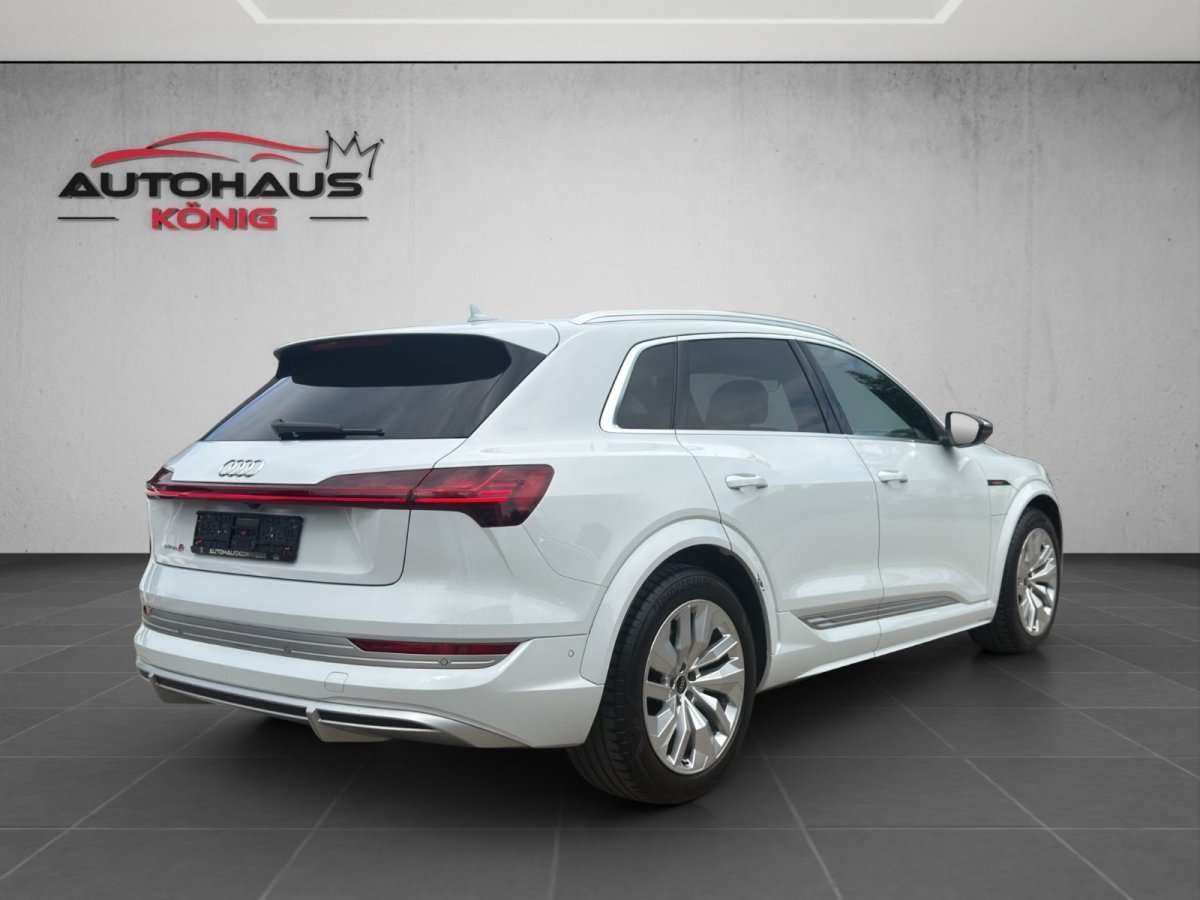 Fahrzeugbild eines Audi e-tron