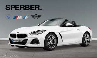 Schräge Frontansicht auf einen BMW Z4 , freigestellt