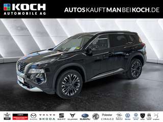 Schräge Frontansicht auf einen Nissan X-TRAIL , freigestellt