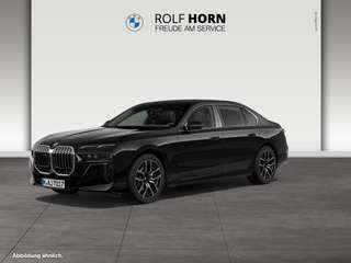 Schräge Frontansicht auf einen BMW 7er-Reihe , freigestellt