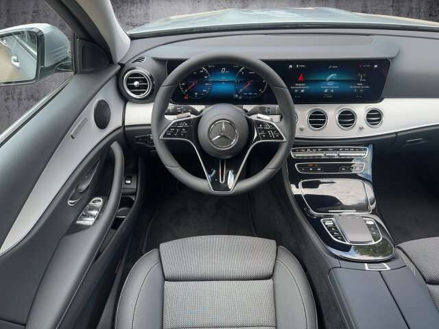 Fahrzeugbild eines Mercedes-Benz E-Klasse