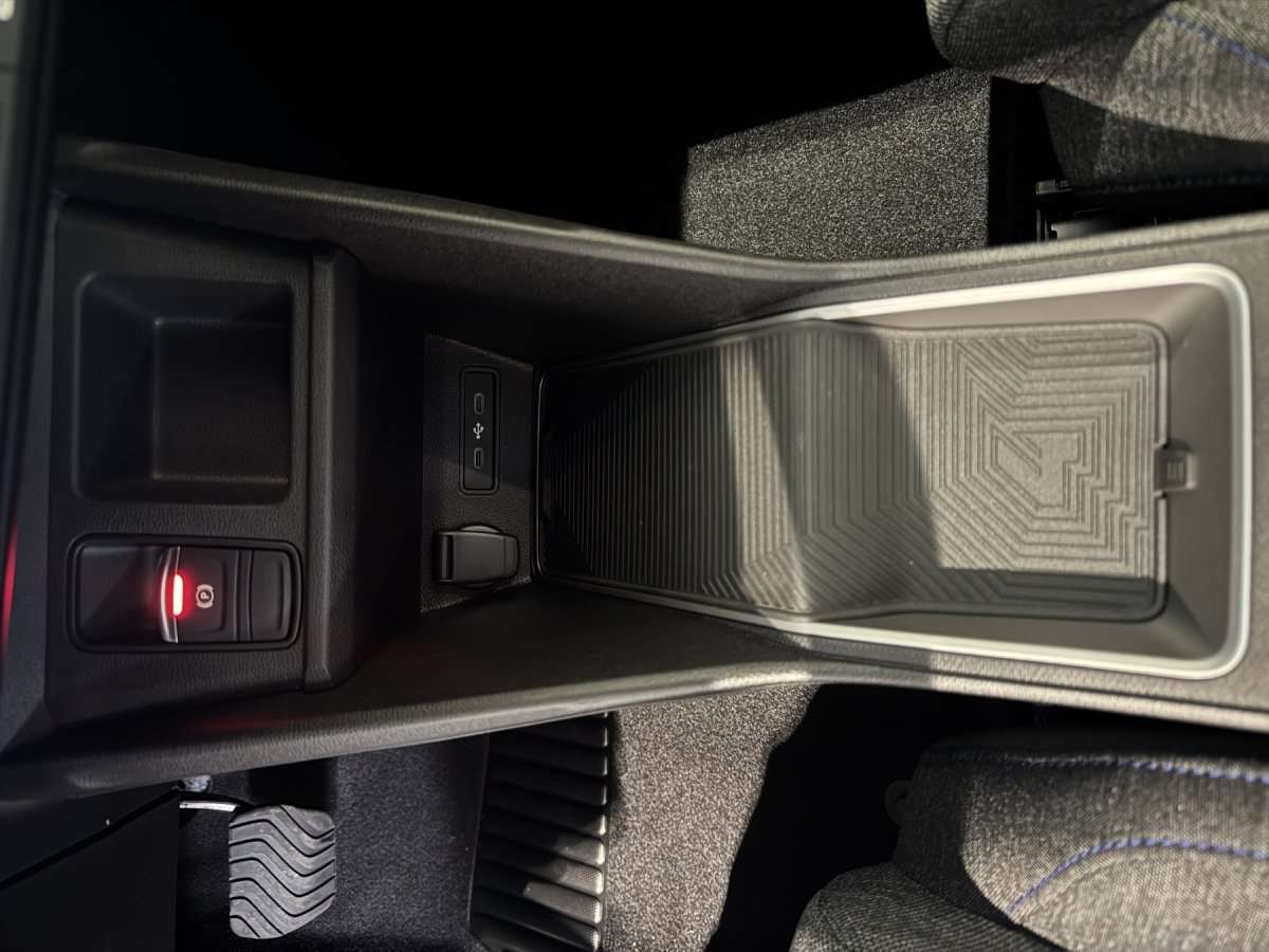 Fahrzeugbild eines Renault 4 E-TECH