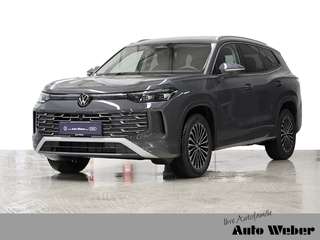 Schräge Frontansicht auf einen Volkswagen Tayron , freigestellt